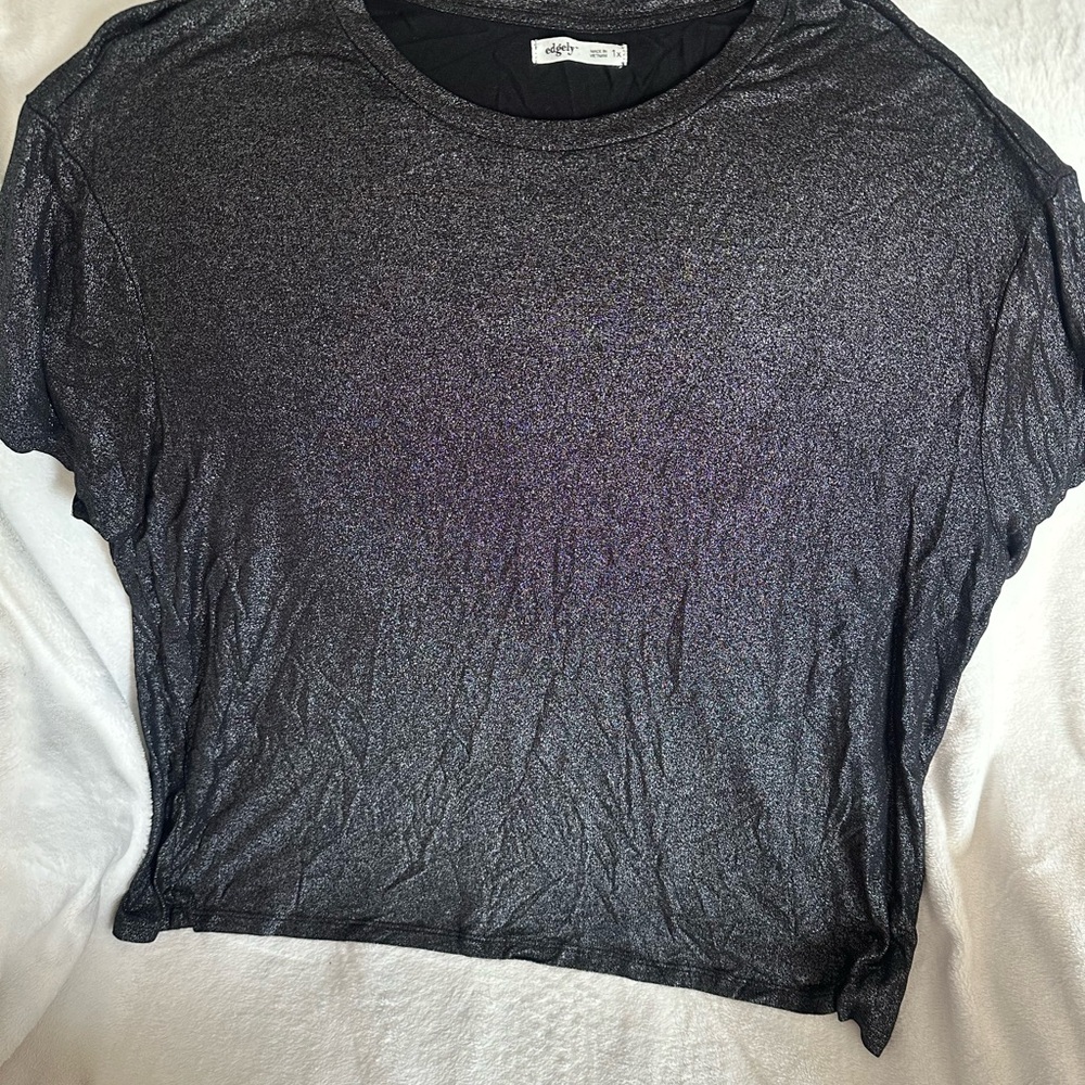 Edge Metallic Black Short Sleeve Top